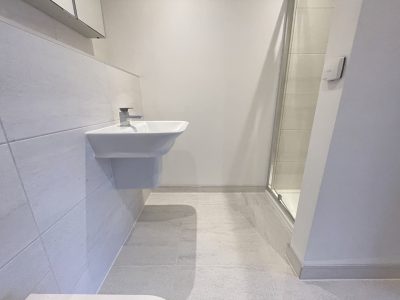 En suite bathroom showing shower