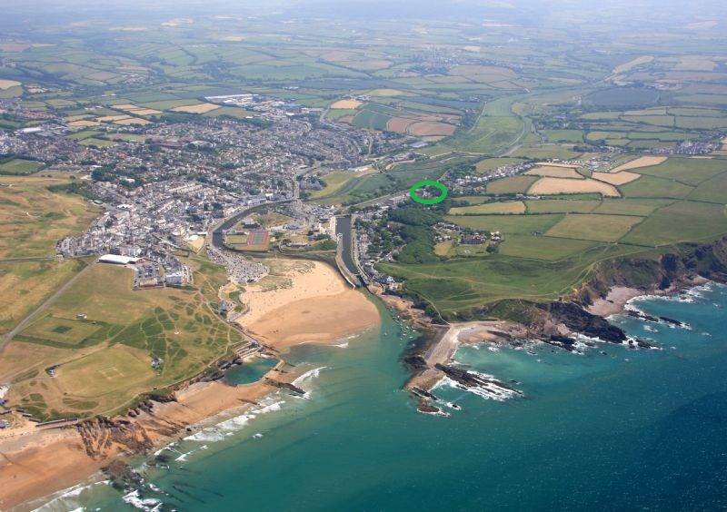 View from the sky showing proximity of apartment to Summerleaze beach.